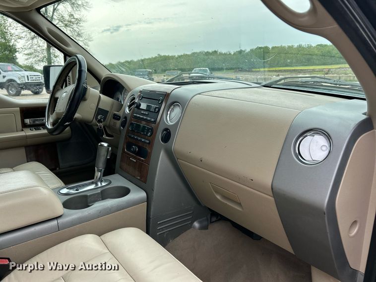 image for item EK8032 2004 Ford F150 Lariat SuperCrew pickup truck