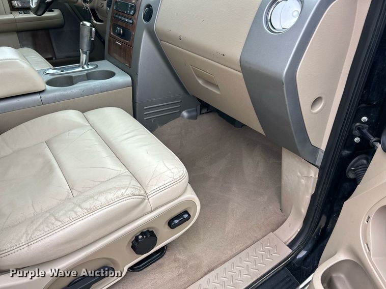 image for item EK8032 2004 Ford F150 Lariat SuperCrew pickup truck