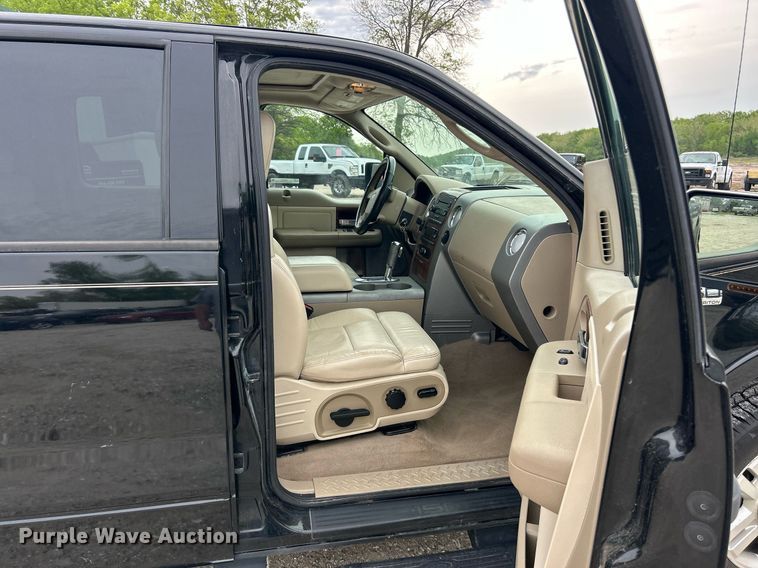 image for item EK8032 2004 Ford F150 Lariat SuperCrew pickup truck