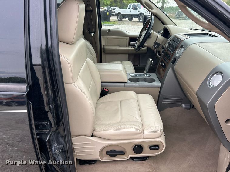 image for item EK8032 2004 Ford F150 Lariat SuperCrew pickup truck