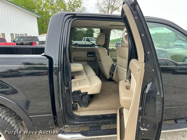 image for item EK8032 2004 Ford F150 Lariat SuperCrew pickup truck