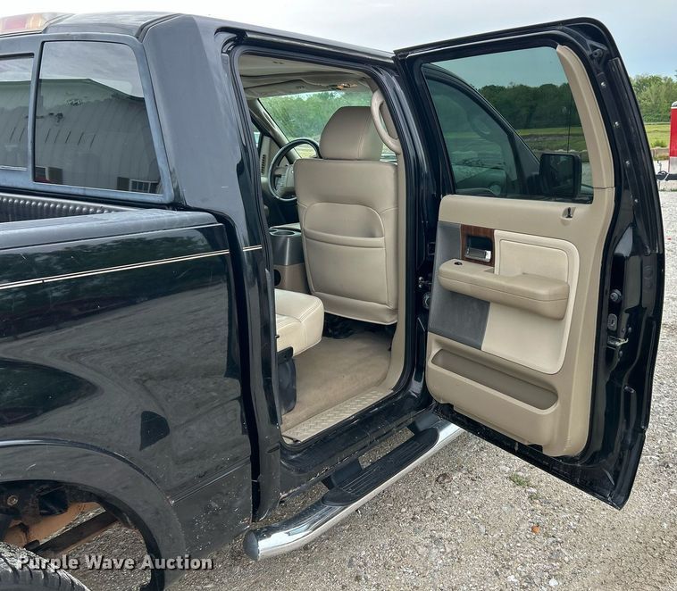 image for item EK8032 2004 Ford F150 Lariat SuperCrew pickup truck