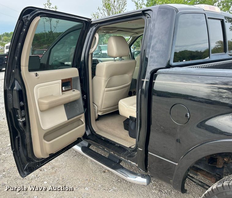 image for item EK8032 2004 Ford F150 Lariat SuperCrew pickup truck