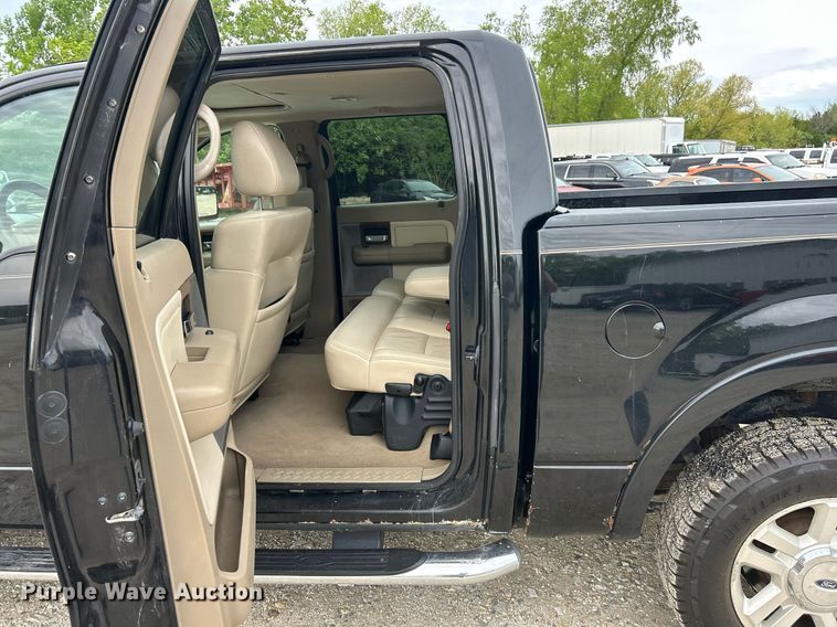 image for item EK8032 2004 Ford F150 Lariat SuperCrew pickup truck