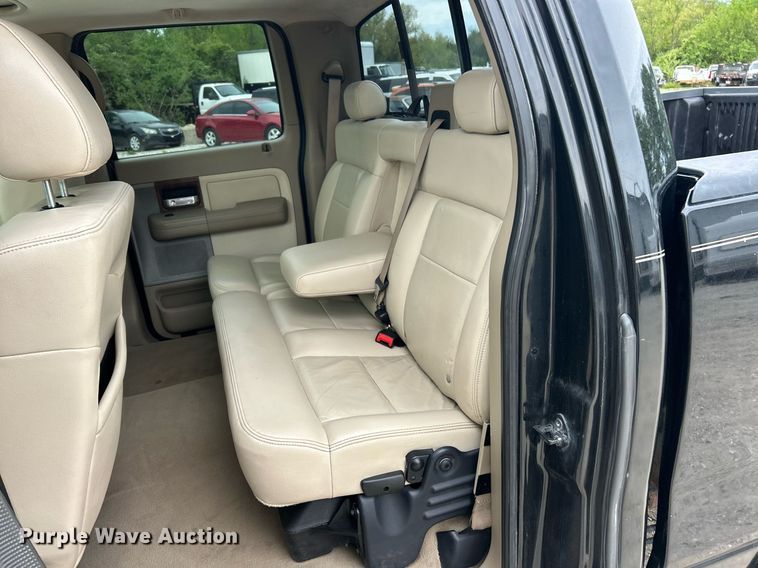 image for item EK8032 2004 Ford F150 Lariat SuperCrew pickup truck