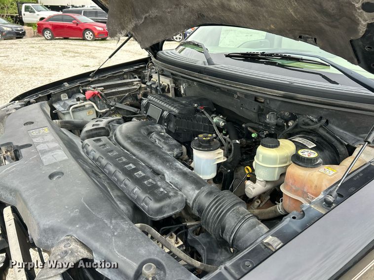 image for item EK8032 2004 Ford F150 Lariat SuperCrew pickup truck