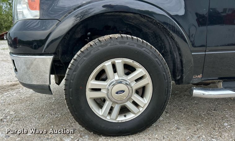 image for item EK8032 2004 Ford F150 Lariat SuperCrew pickup truck