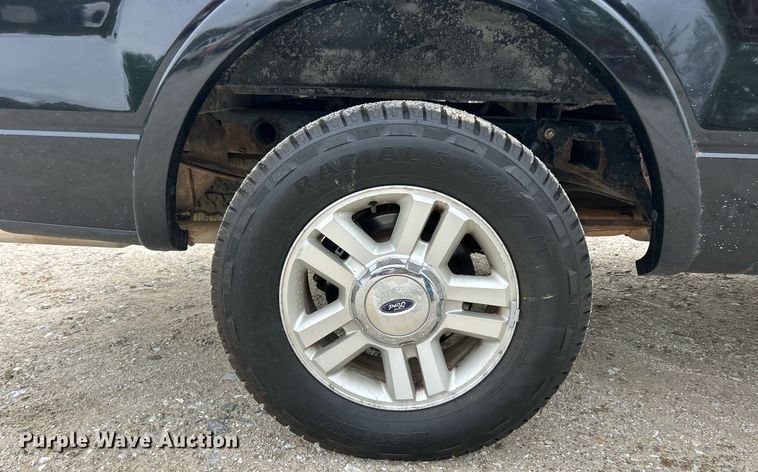 image for item EK8032 2004 Ford F150 Lariat SuperCrew pickup truck