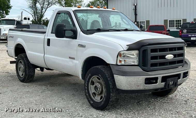 image for item EK8033 2005 Ford F350 Super Duty XL pickup truck