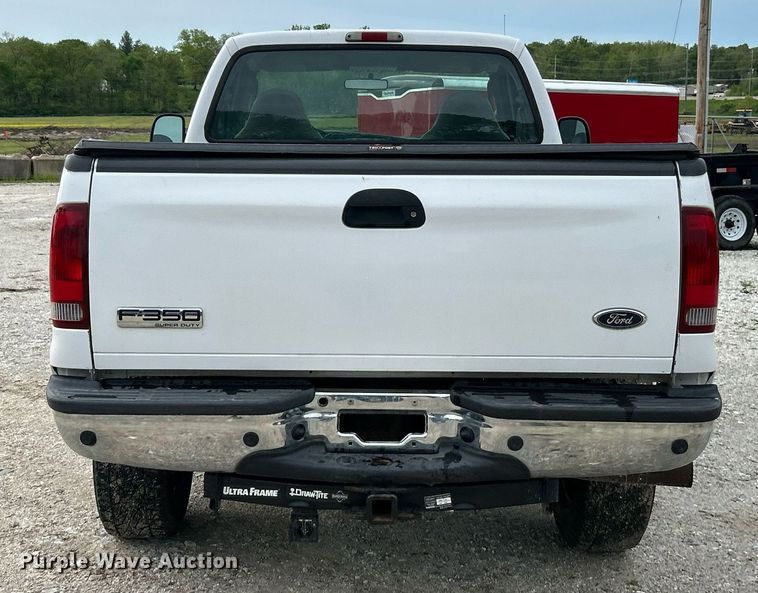 image for item EK8033 2005 Ford F350 Super Duty XL pickup truck