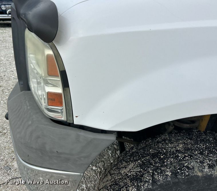 image for item EK8033 2005 Ford F350 Super Duty XL pickup truck