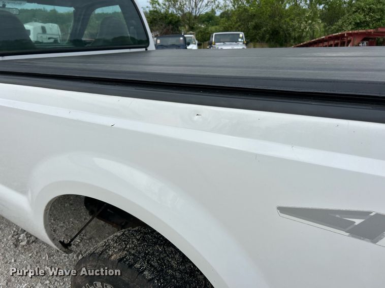image for item EK8033 2005 Ford F350 Super Duty XL pickup truck