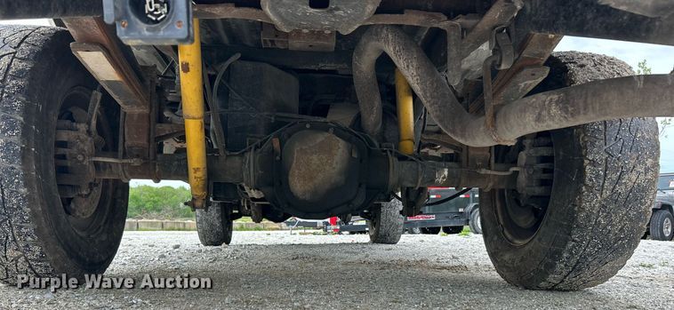 image for item EK8033 2005 Ford F350 Super Duty XL pickup truck