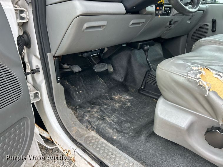 image for item EK8033 2005 Ford F350 Super Duty XL pickup truck