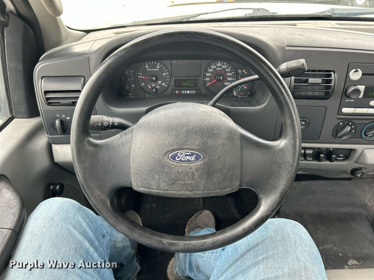 image for item EK8033 2005 Ford F350 Super Duty XL pickup truck