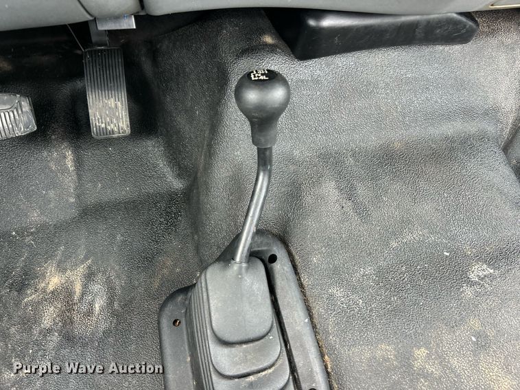 image for item EK8033 2005 Ford F350 Super Duty XL pickup truck