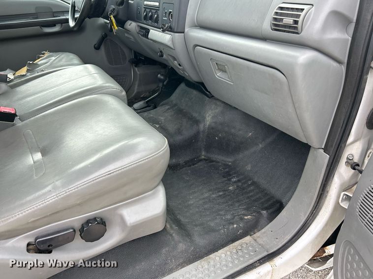 image for item EK8033 2005 Ford F350 Super Duty XL pickup truck