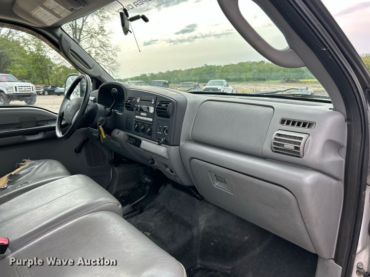 image for item EK8033 2005 Ford F350 Super Duty XL pickup truck