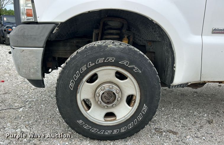 image for item EK8033 2005 Ford F350 Super Duty XL pickup truck