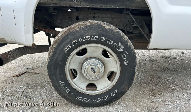 image for item EK8033 2005 Ford F350 Super Duty XL pickup truck