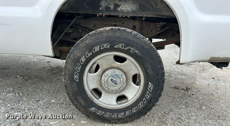 image for item EK8033 2005 Ford F350 Super Duty XL pickup truck