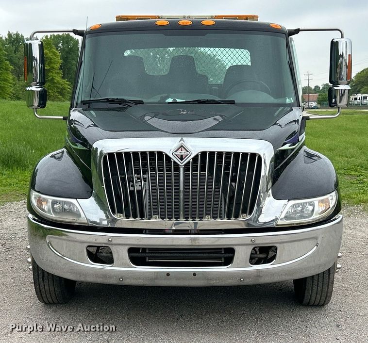 image for item EK8036 2005 International 4300 rollback truck