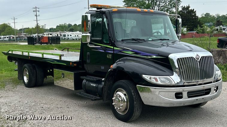 image for item EK8036 2005 International 4300 rollback truck