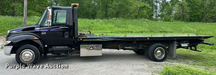 image for item EK8036 2005 International 4300 rollback truck