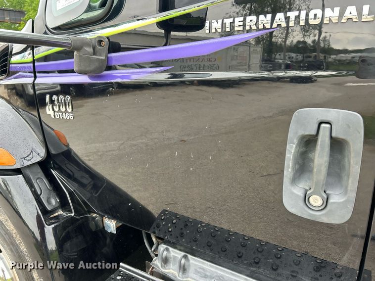 image for item EK8036 2005 International 4300 rollback truck