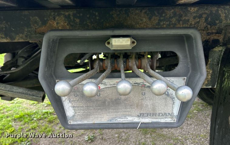 image for item EK8036 2005 International 4300 rollback truck