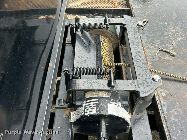 image for item EK8036 2005 International 4300 rollback truck