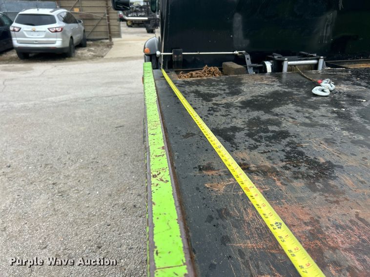 image for item EK8036 2005 International 4300 rollback truck