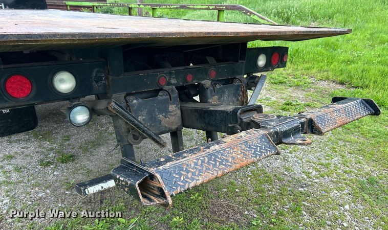 image for item EK8036 2005 International 4300 rollback truck