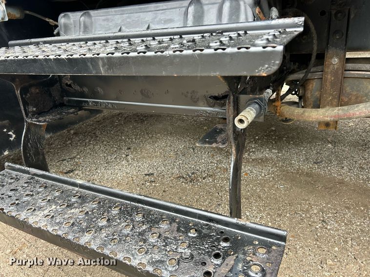 image for item EK8036 2005 International 4300 rollback truck