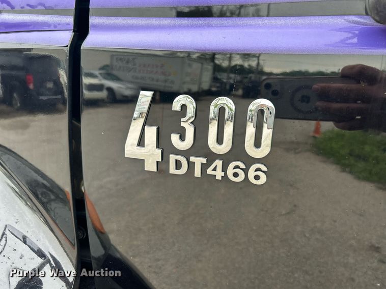 image for item EK8036 2005 International 4300 rollback truck