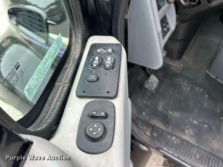 image for item EK8036 2005 International 4300 rollback truck