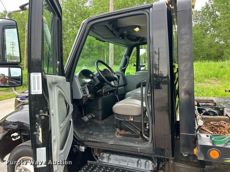 image for item EK8036 2005 International 4300 rollback truck