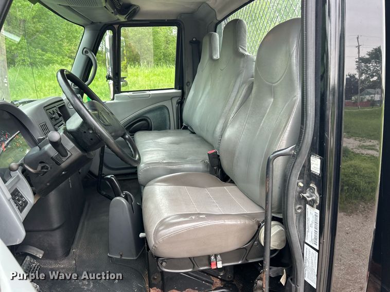 image for item EK8036 2005 International 4300 rollback truck