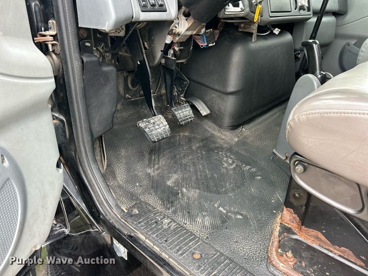 image for item EK8036 2005 International 4300 rollback truck