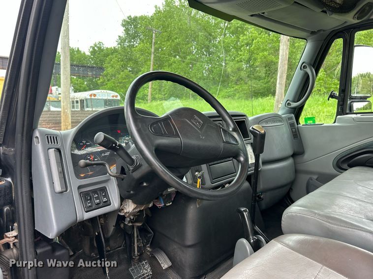 image for item EK8036 2005 International 4300 rollback truck