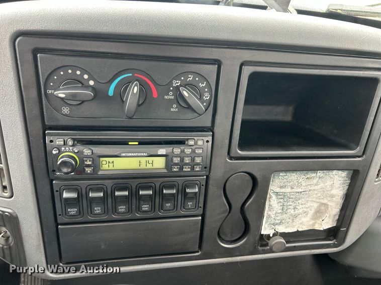 image for item EK8036 2005 International 4300 rollback truck