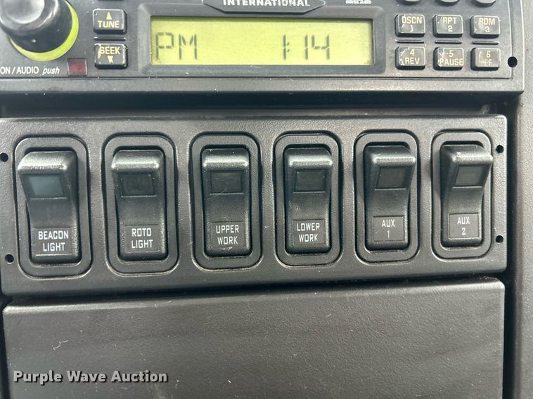 image for item EK8036 2005 International 4300 rollback truck