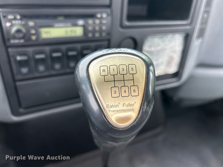 image for item EK8036 2005 International 4300 rollback truck