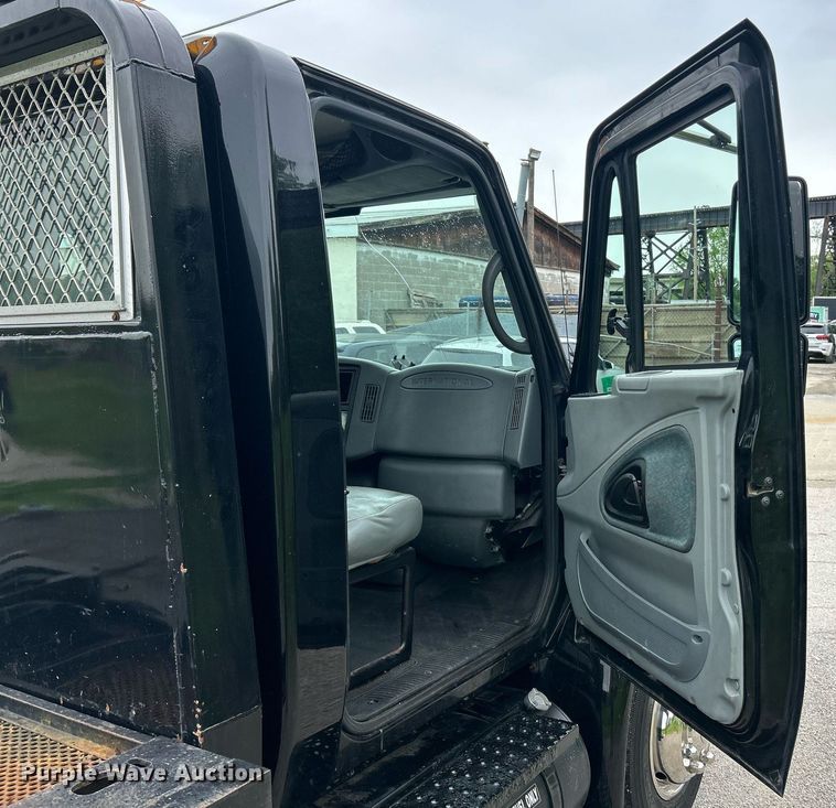 image for item EK8036 2005 International 4300 rollback truck