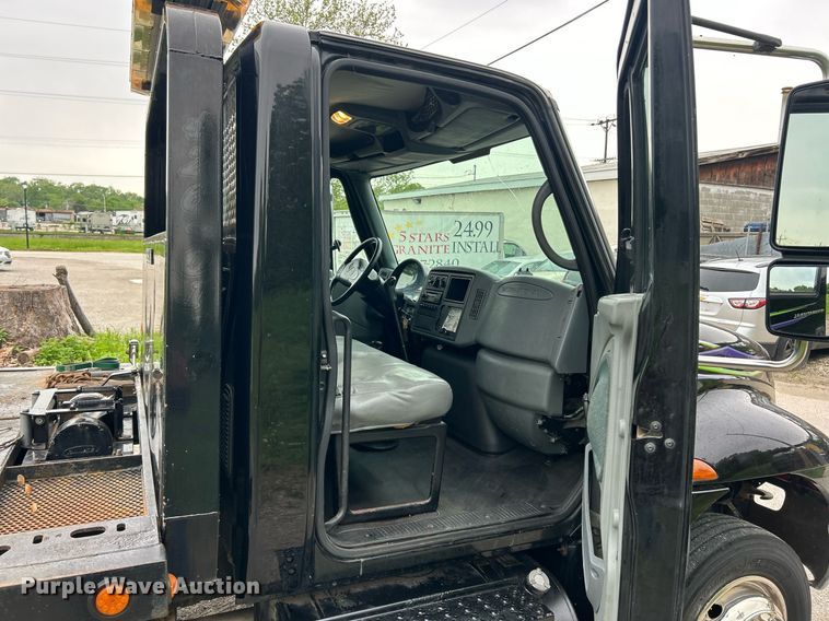 image for item EK8036 2005 International 4300 rollback truck