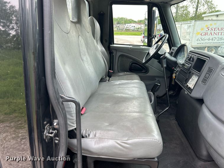 image for item EK8036 2005 International 4300 rollback truck