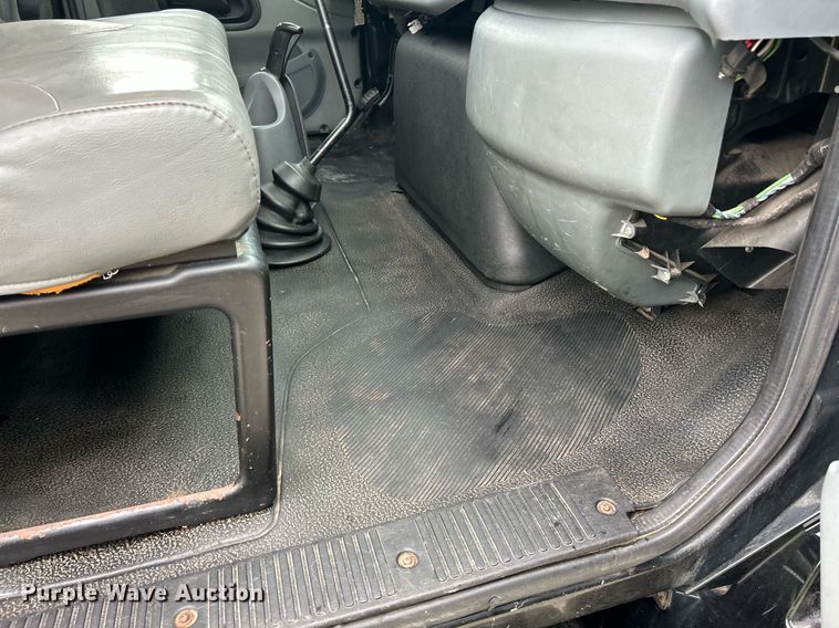 image for item EK8036 2005 International 4300 rollback truck