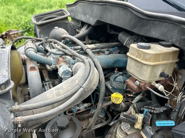 image for item EK8036 2005 International 4300 rollback truck