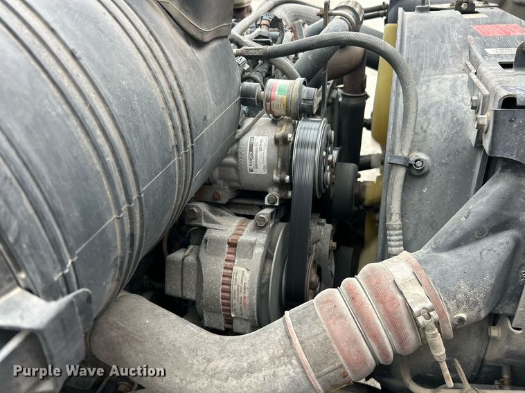 image for item EK8036 2005 International 4300 rollback truck