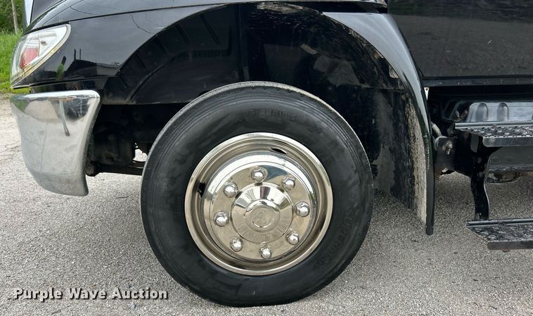 image for item EK8036 2005 International 4300 rollback truck